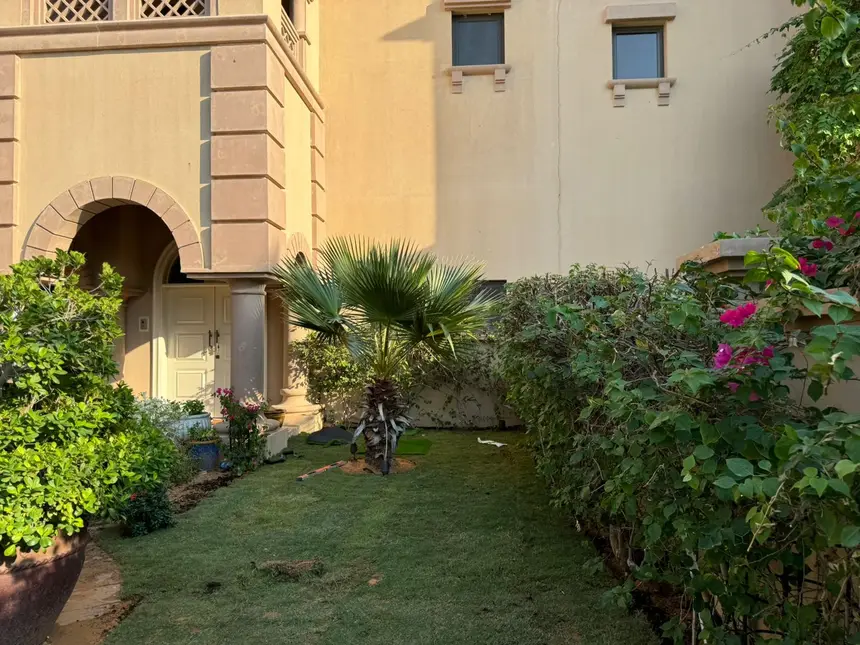 Estate-Style Entrance & Side Gardens — Green Heaven Landscape project